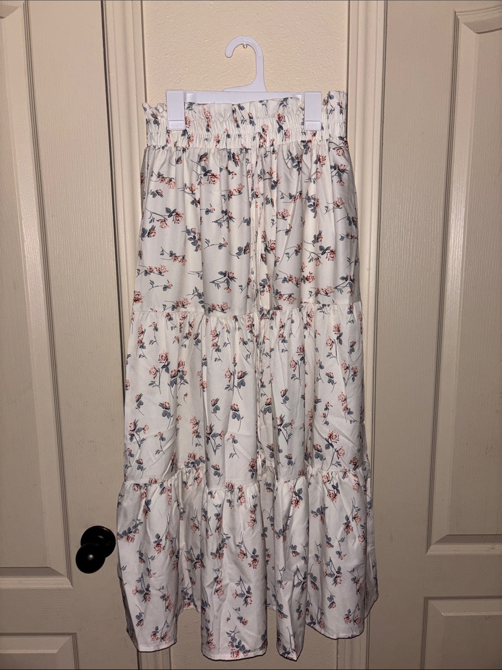 SHEIN Floral Tiered Maxi Skirt in Cream Size Small